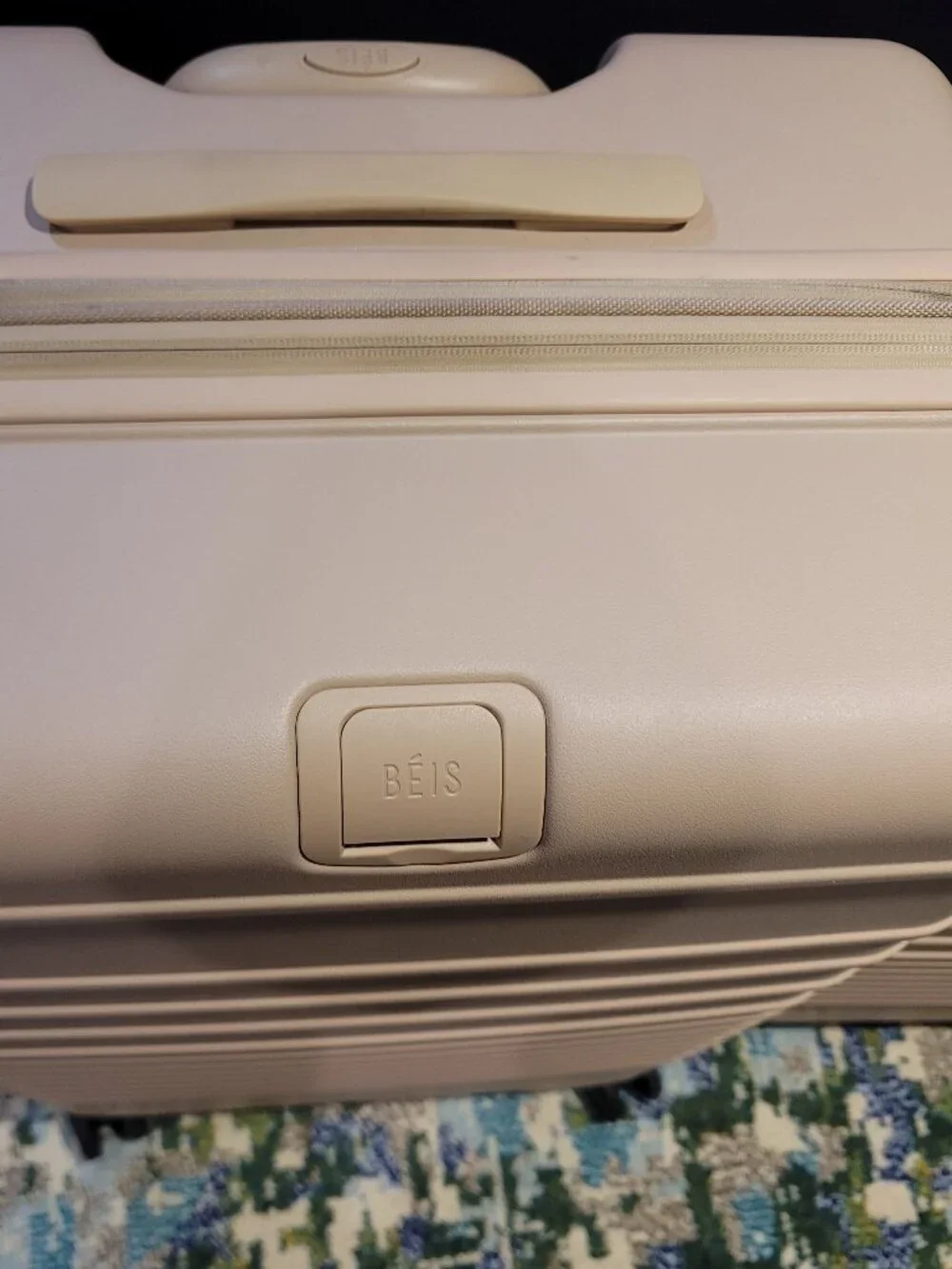 DEFECTS (ONE ZIPPER MISSING ) BEIS BEIGE CARRY-ON 22
